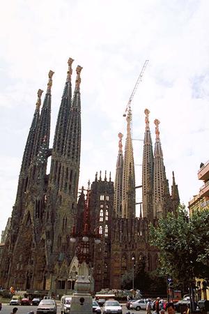 雄大な地形に囲まれている静花扇