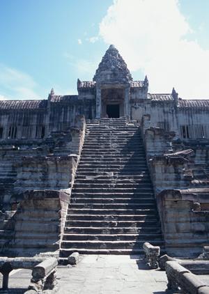 佐世保駅前に位置する便利なビジネスホテル：東横INN佐世保駅前の魅力と詳細情報